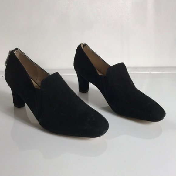 Adrienne Vittadini Suede Lave Classic Shootie Pump - Picture 2 of 7